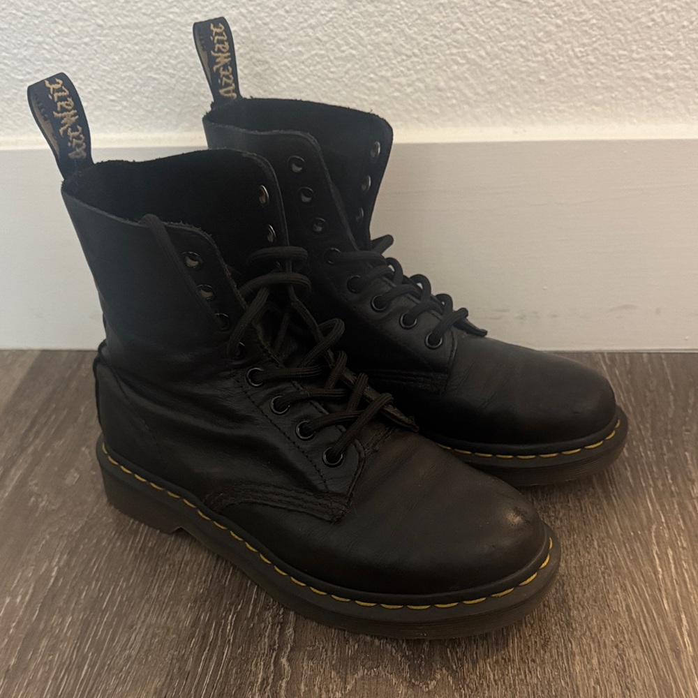 Dr. Martens Black Leather Combat Boots Size 7-7.5 1460 Pascal